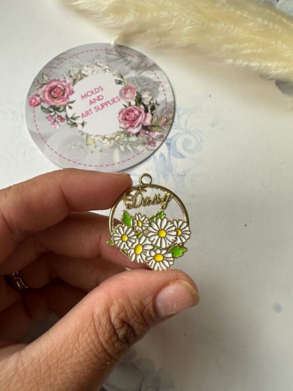 Metal Charm White daisy